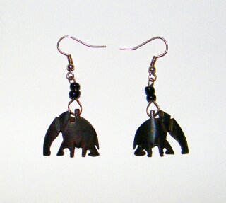 Elefant schwarz:  Länge 5 cm, Länge Figur 2 cm, Breite 2,5 cm (sold out)